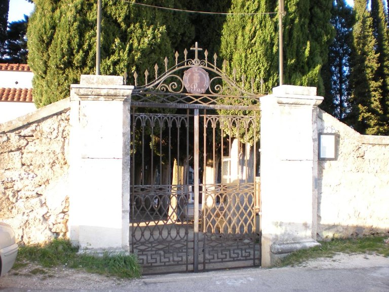Tomba di Emilia Tupone e Maria Spinosa