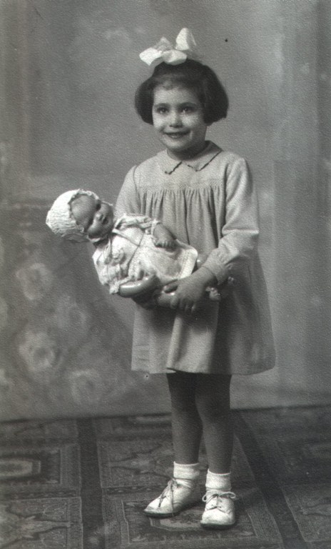 Bambina con bambola 